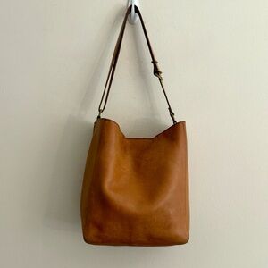 Madewell Essential Bucket leather tan tote bag